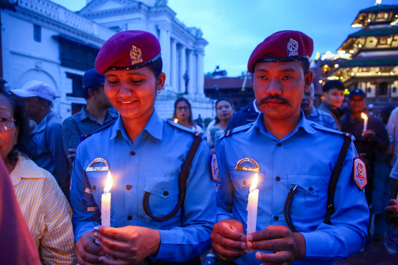 भोटेकोशी बाढीमा ज्यान गुमाएकाहरूको सम्झनामा दीप प्रज्वलन (तस्बिरहरू)