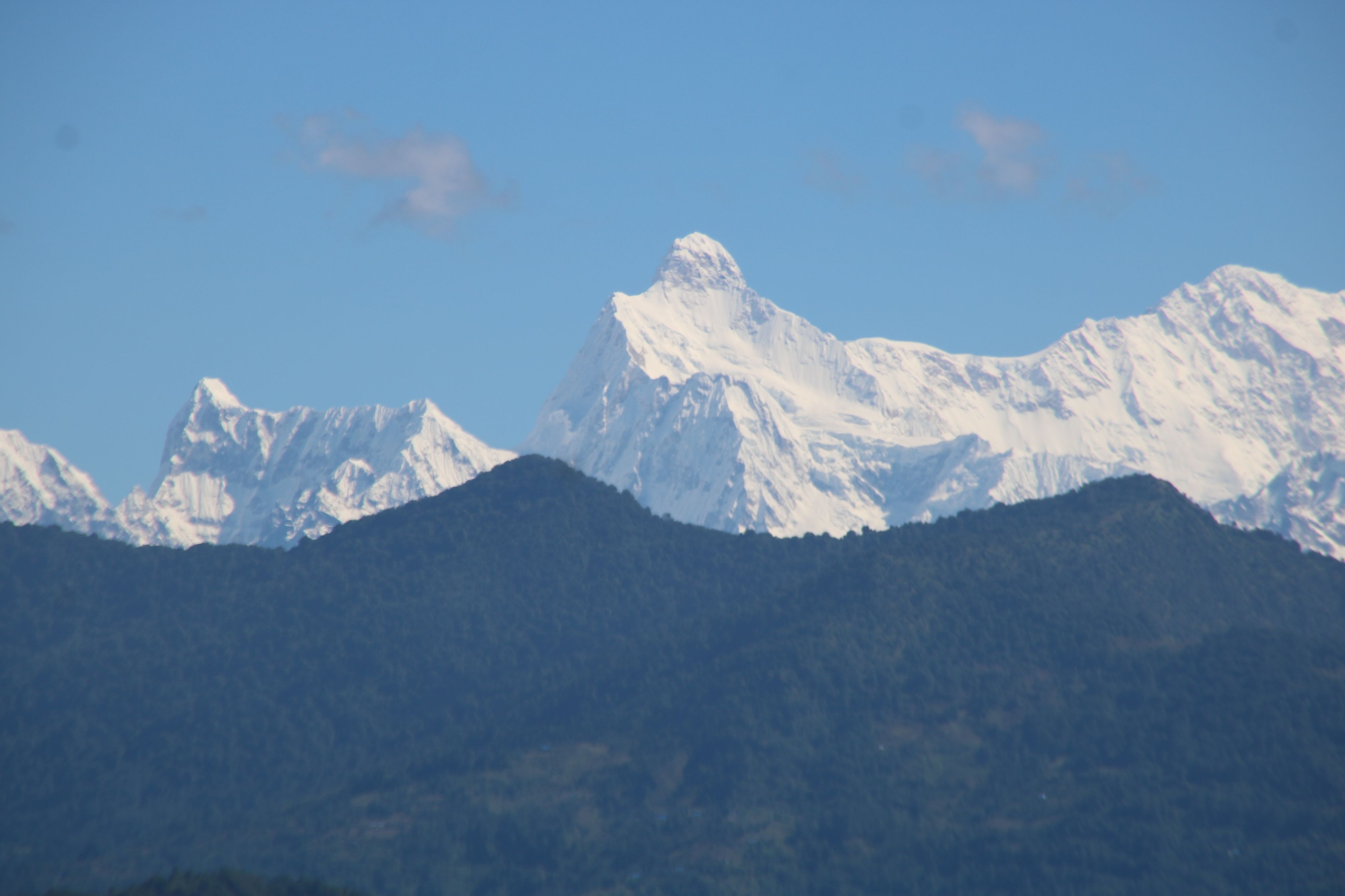 मौसम खुलेसँगै चाँदीझैं टल्कियो कुम्भकर्ण हिमाल (तस्बिर)