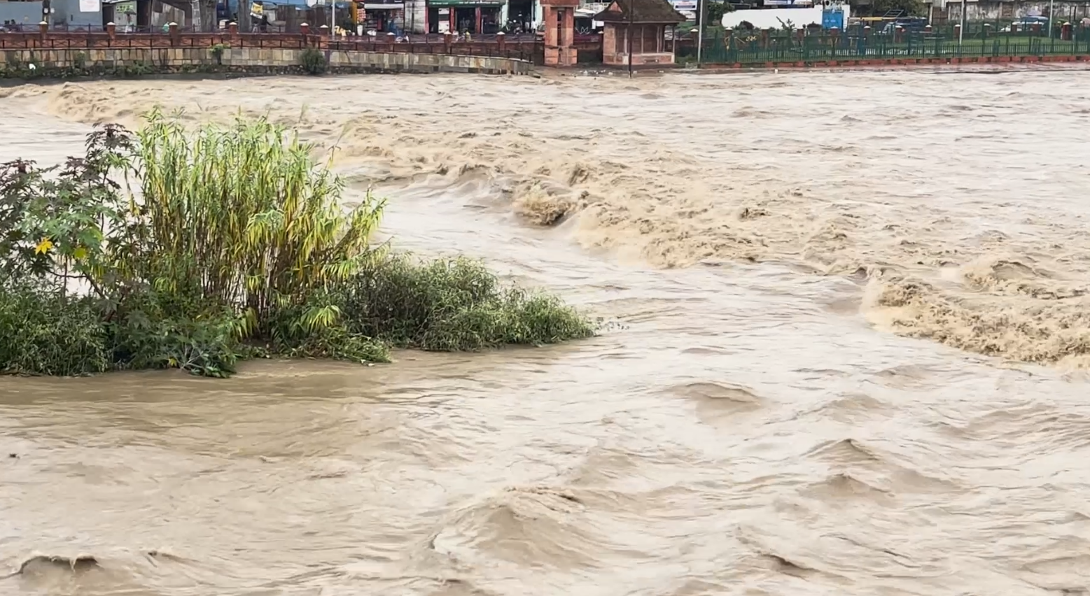 थापाथलीस्थित बागमती नदीमा जल सतह सतर्कता तह पार