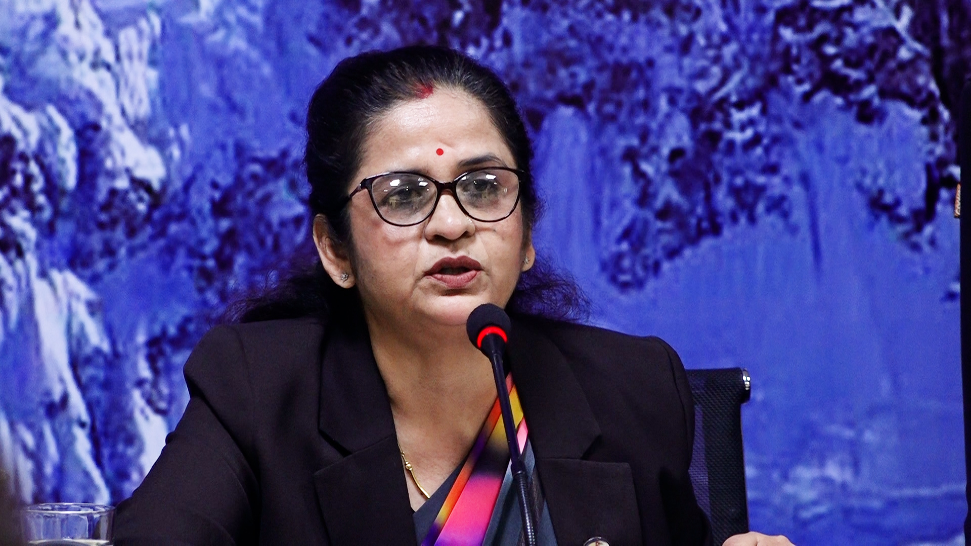 काठमाडौंमा ग्यासको हाहाकार : निजी उद्योगीले सिलिन्डर नपठाएको मन्त्री यादवको आरोप