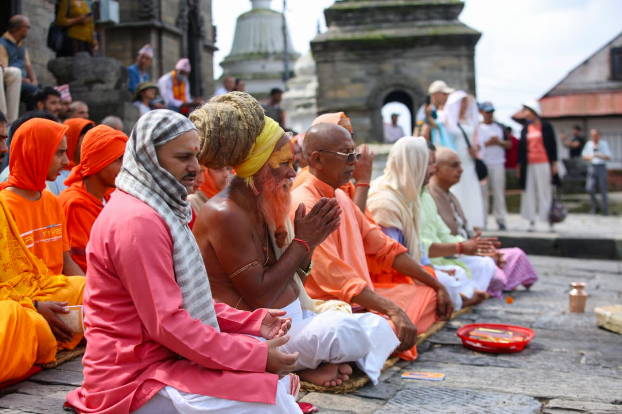 भोटेकोशी बाढीका मृतकको सद्गतिका लागि पशुपतिनाथमा सामूहिक धार्मिक अनुष्ठान (तस्बिर)