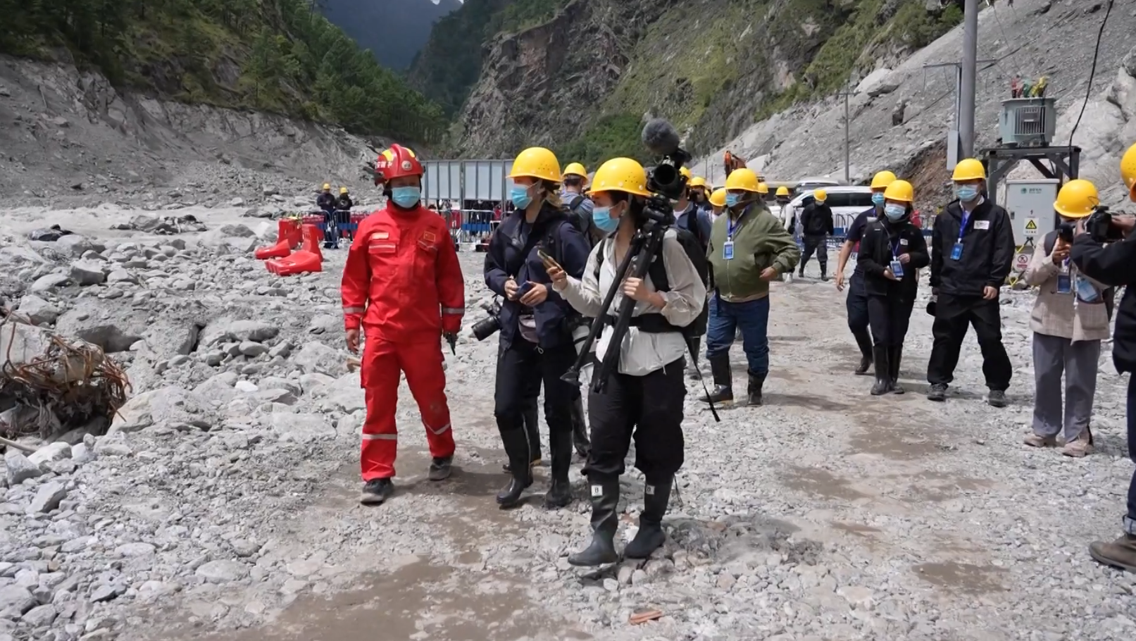 चीनको चिलुङ बाढी प्रभावित क्षेत्रमा अन्तर्राष्ट्रिय पत्रकार: उद्धार प्रयास र पुनर्निर्माणको प्रशंसा