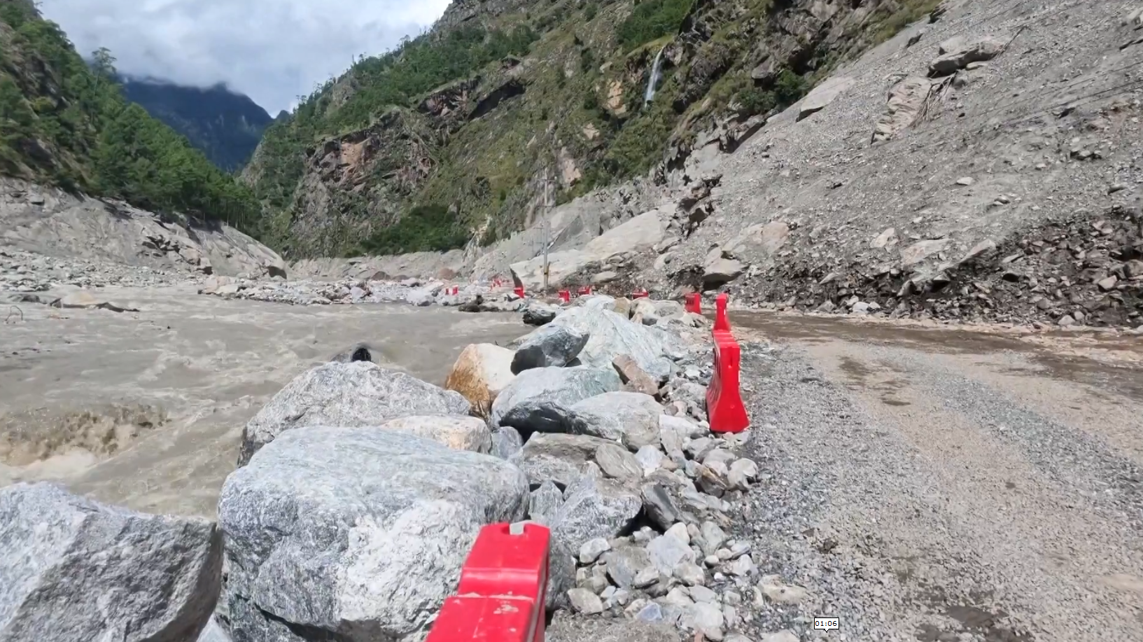 चीनतर्फ मुख्य राजमार्गको अवरोध हटाइयो, भौगर्भिक जोखिम कायमै