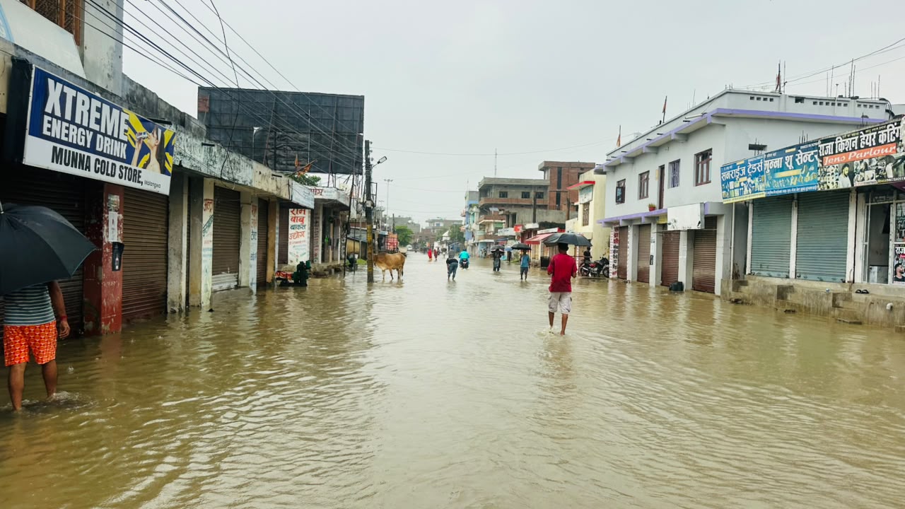 अविरल वर्षाले सर्लाही सदरमुकाम मलंगवा जलमग्न [तस्बिर]