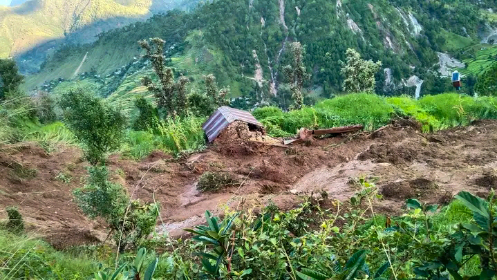 अविरल वर्षाले बाजुरामा ठूलो क्षति: पहिरोले साँफे-मार्तडी सडक र विद्युत् अवरुद्ध, दुई दर्जन परिवार विस्थापित