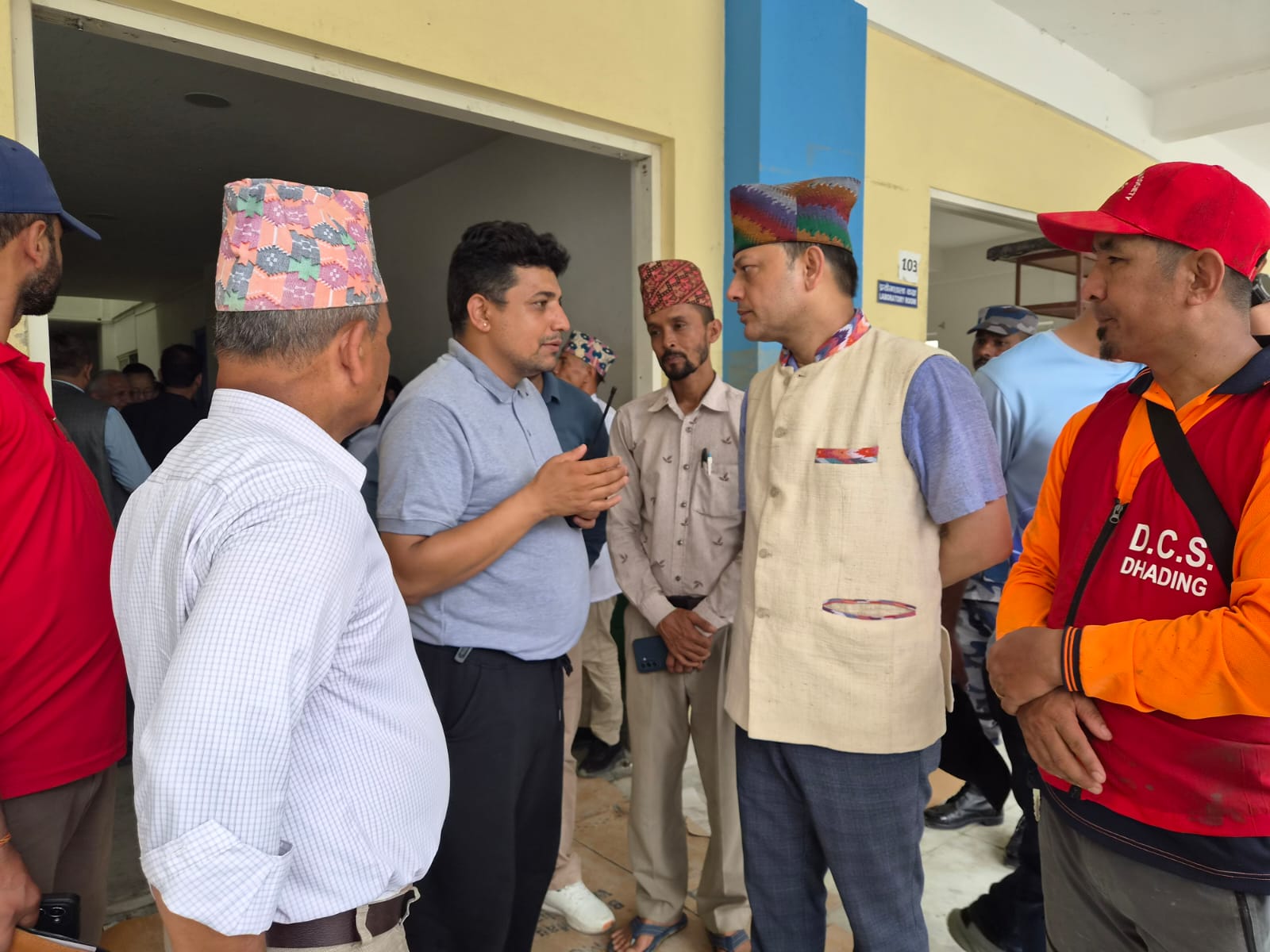 धादिङको गजुरीस्थित गलौंदी र जरे होल्डिङ सेन्टरमा सभामुख, राहत र पुनर्स्थापनाबारे छलफल