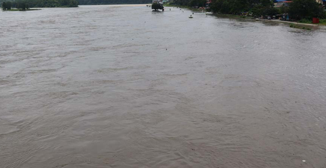नारायणीमा बाढीको उच्च जोखिम, जलसतह १३ मिटर पुग्न सक्ने चेतावनी
