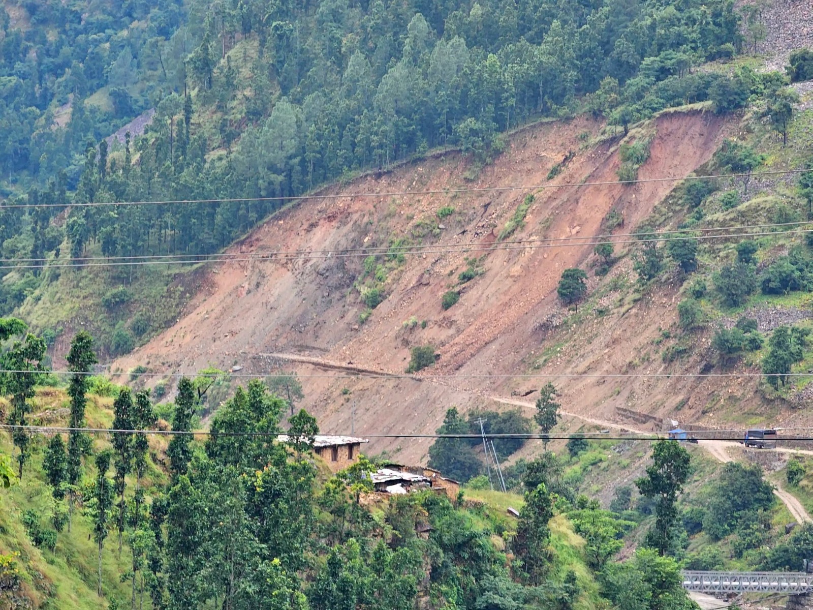 भारी वर्षाले कर्णालीका विभिन्न सडक खण्ड अवरुद्ध