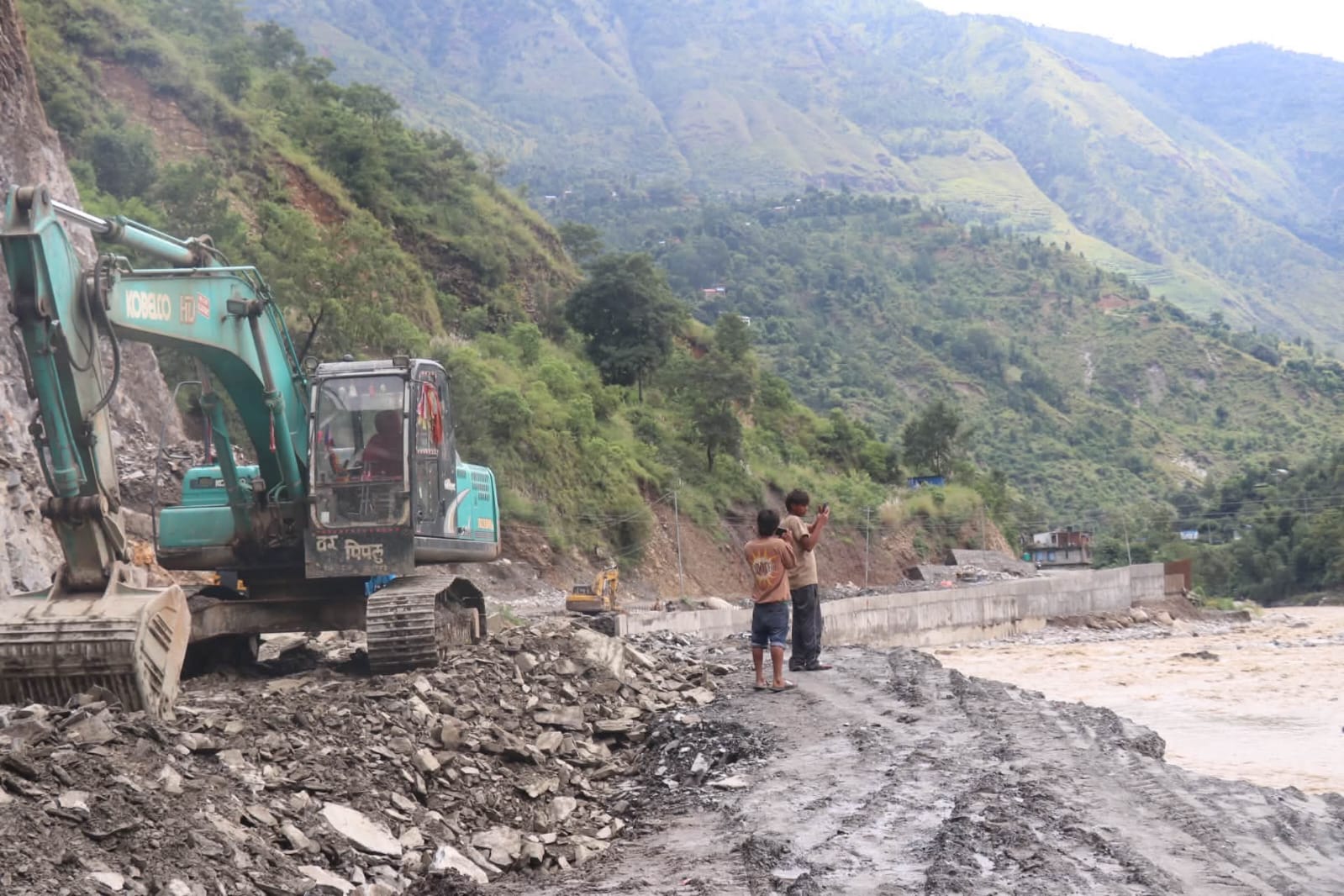बीपी राजमार्ग: स्थायी पुनर्निर्माणको दौडधुपबीच वर्षात् र पहिरोको चुनौती कायमै