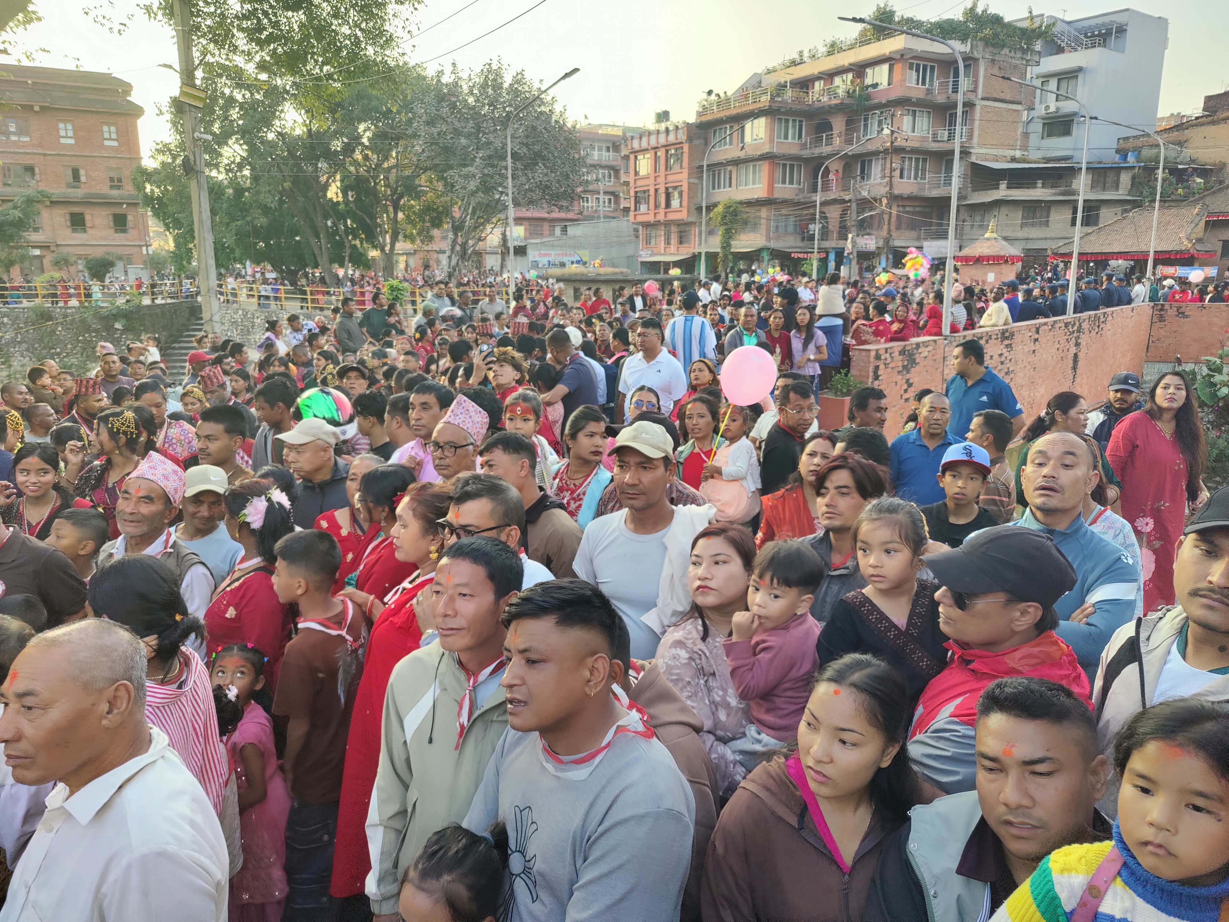 भक्तपुरमा ब्रह्मायणी जात्राको रौनक: मध्यरातिदेखि नै मन्दिरमा दर्शनार्थीको बाक्लो भीड
