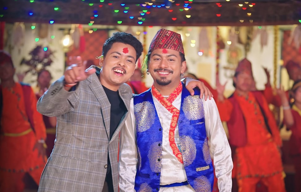 सुरेश अधिकारी र कृष्णबीकको सहकार्यमा आयो नयाँ दशैँ गीत ‘रातो टीका जमरा’