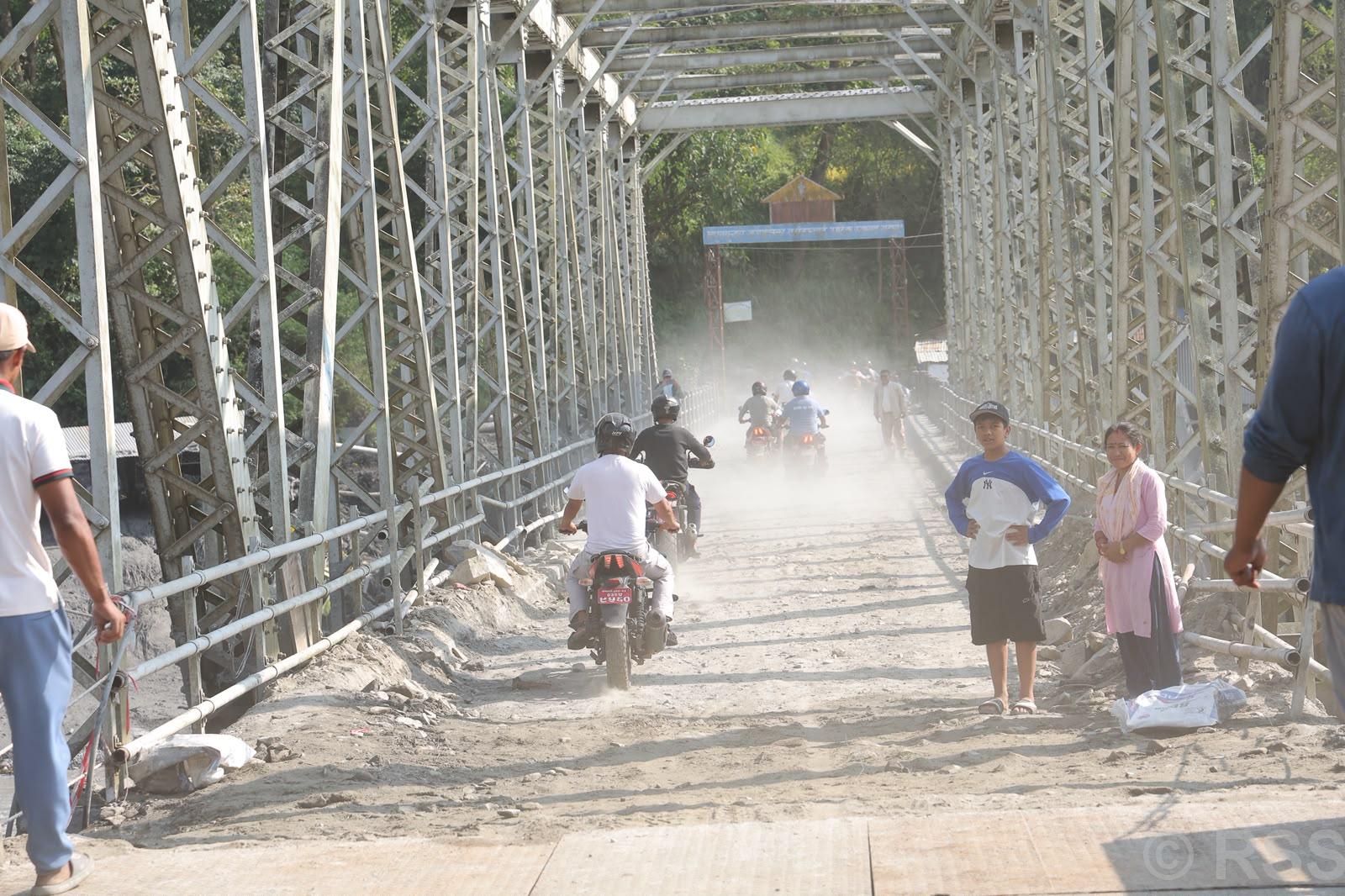 सेनाद्वारा आरुघाटस्थित बूढीगण्डकीमा ‘बेलिब्रिज’ जडान