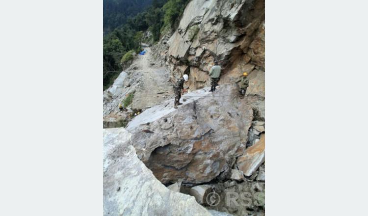 तीन महिनापछि खुल्यो खाँदबारी–किमाथाङ्का सडक, नेपाली सेनाको प्रयास सफल
