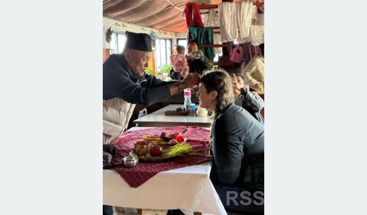 डेपानीमा पर्यटकले पनि मनाए दशैं