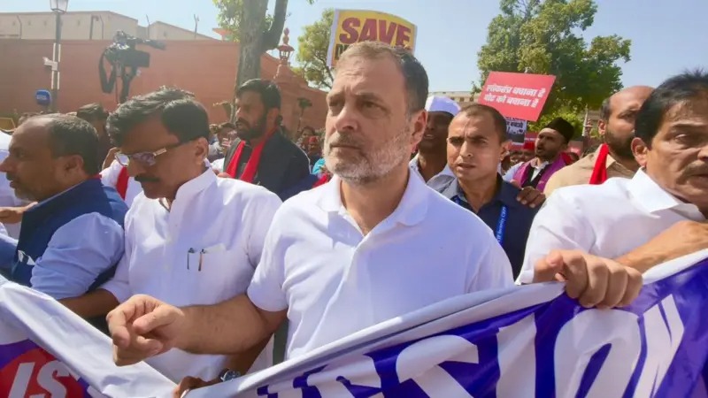 भारतमा राहुल गान्धीसहित धेरै विपक्षी नेता पक्राउ