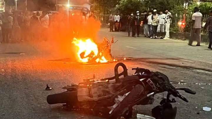 दाङमा दुई मोटरसाइकल ठोक्किँदा एक जनाको मृत्यु, घटनापछि आगलागी