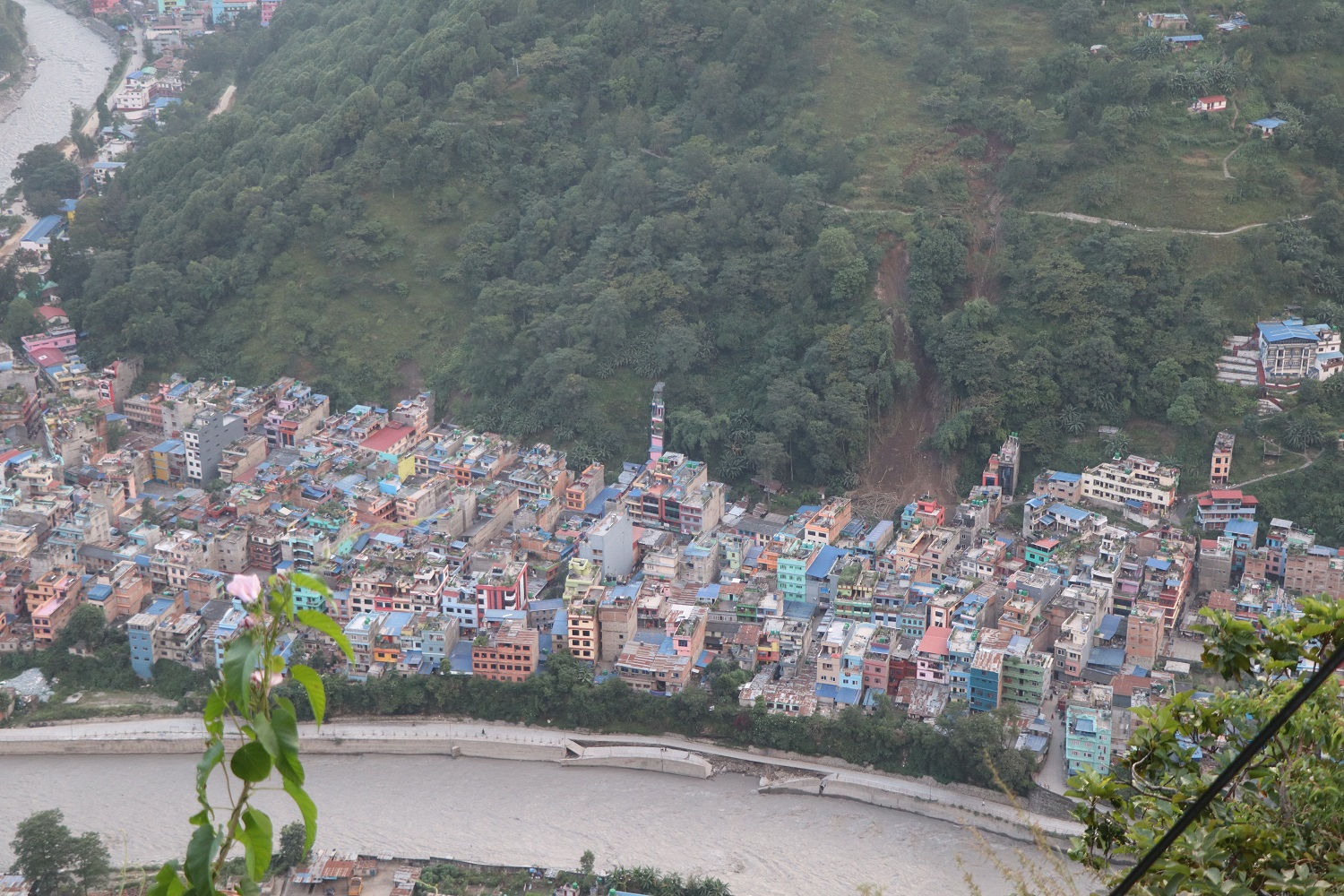 बाढीपहिरोले थलिएको म्याग्दीमा पुनर्निर्माणको चिन्ता: अर्बौंको भौतिक क्षति, स्रोत जुटाउन स्थानीय तहलाई मुस्किल
