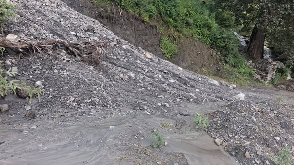 अविरल वर्षाले हुम्लाका ग्रामीण सडक अवरुद्ध