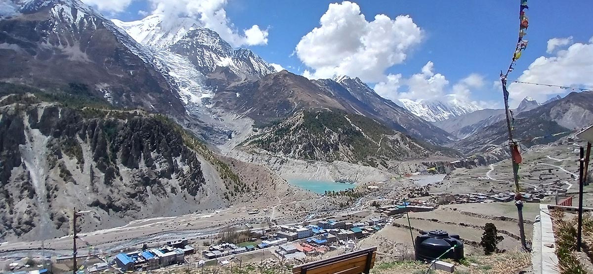 सम्पर्कविहीन दुई जापानी पर्वतारोहीको खोजी जारी