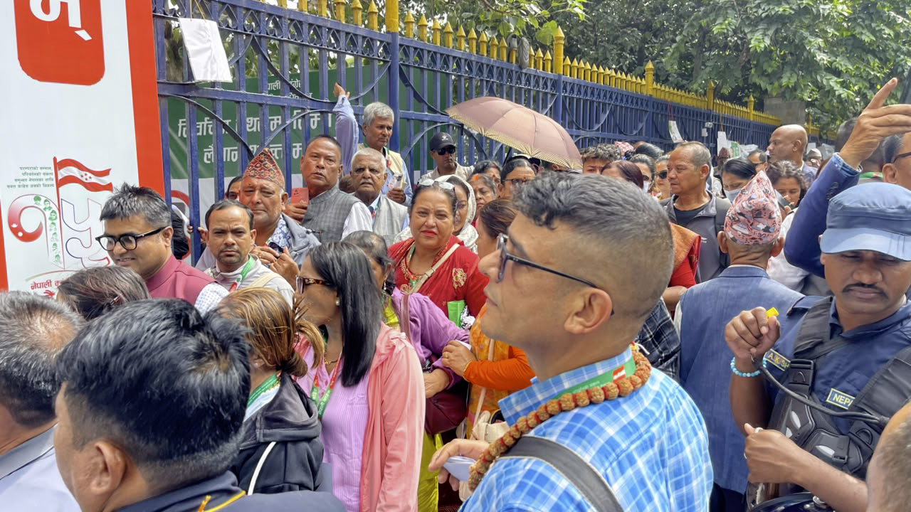 प्रतिनिधिलाई समेत छिर्न नदिइ सुरक्षा व्यवस्थामा कडाई (फिटोफिचर)
