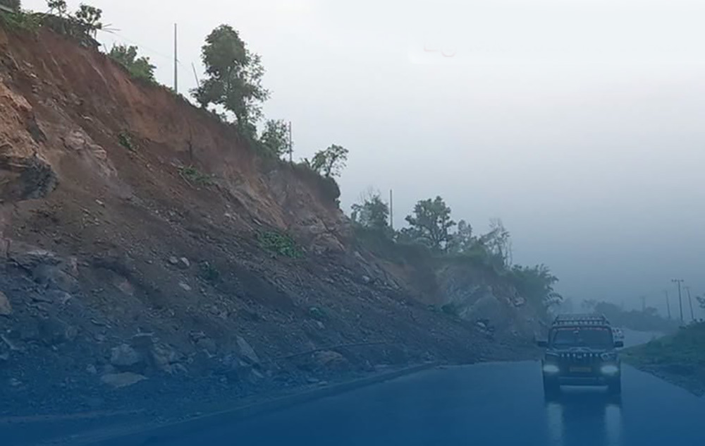 चक्रवात ‘अर्नब’को प्रभावले प्रमुख राजमार्गमा पहिरोको जोखिम, सतर्क रहन आग्रह