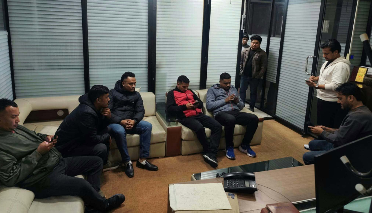 नेपाल प्रेसका पत्रकार सुवेदी न्युजरुमबाटै पक्राउ, नयाँ पत्रिकामा पनि प्रहरी पुग्यो