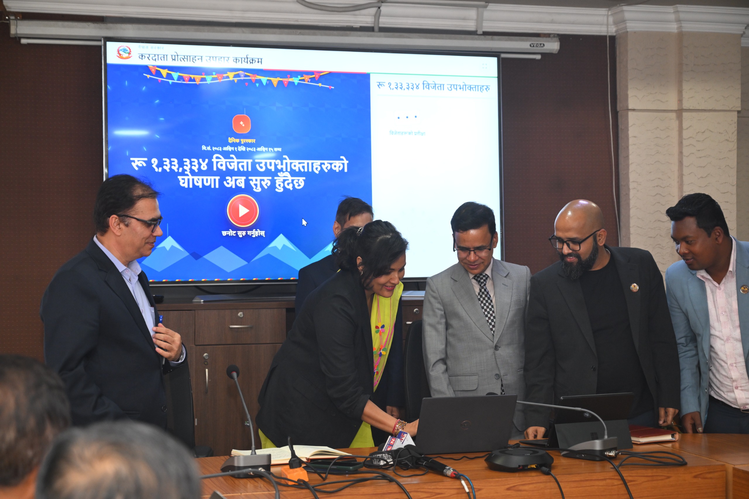 करदाता प्रोत्साहन उपहार कार्यक्रम : २१ हजारको ल्युब आयल खरिद गरेका साहले जिते १० लाख