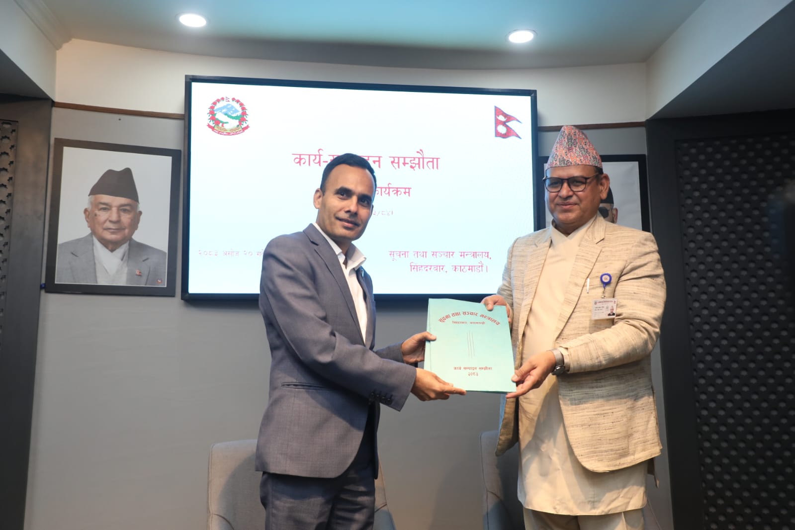 तोकिएको काम नगरे पदमुक्त गर्नेसम्मको चेतावनी: सञ्चार मन्त्रालय र मातहतका निकायबीच कार्यसम्पादन सम्झौता