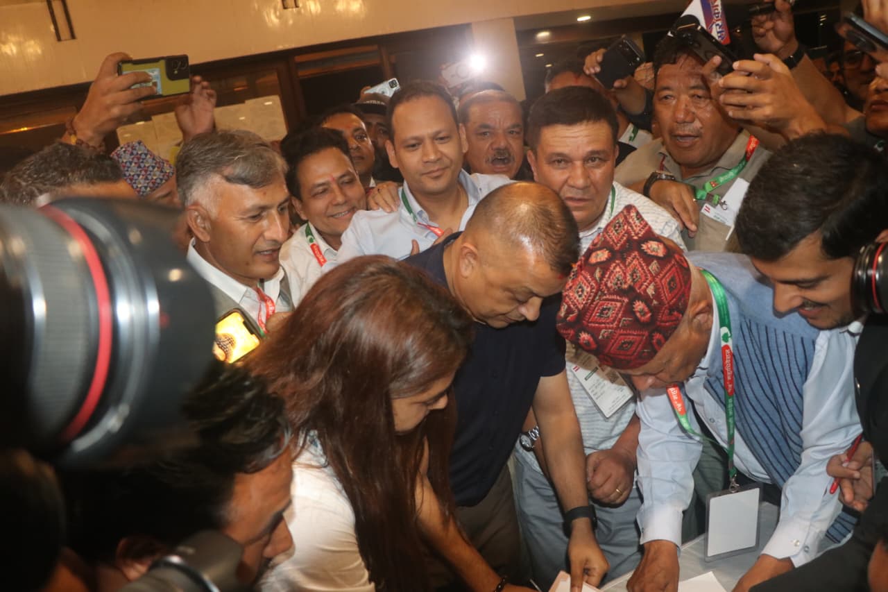 नेपाली कांग्रेसको १५औं महाधिवेशन: गगन थापाद्वारा सभापतिमा उम्मेदवारी दर्ता