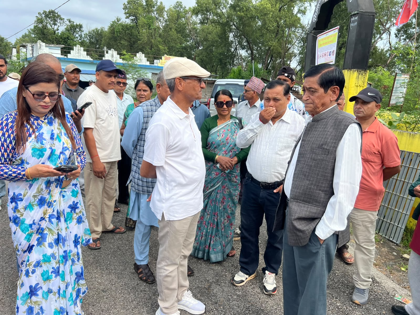 महाकालीको भत्किएको झोलुङ्गे पुलको अनुगमनमा पुगे रमेश लेखक, पुनर्निर्माण गर्न सरकारसँग आग्रह