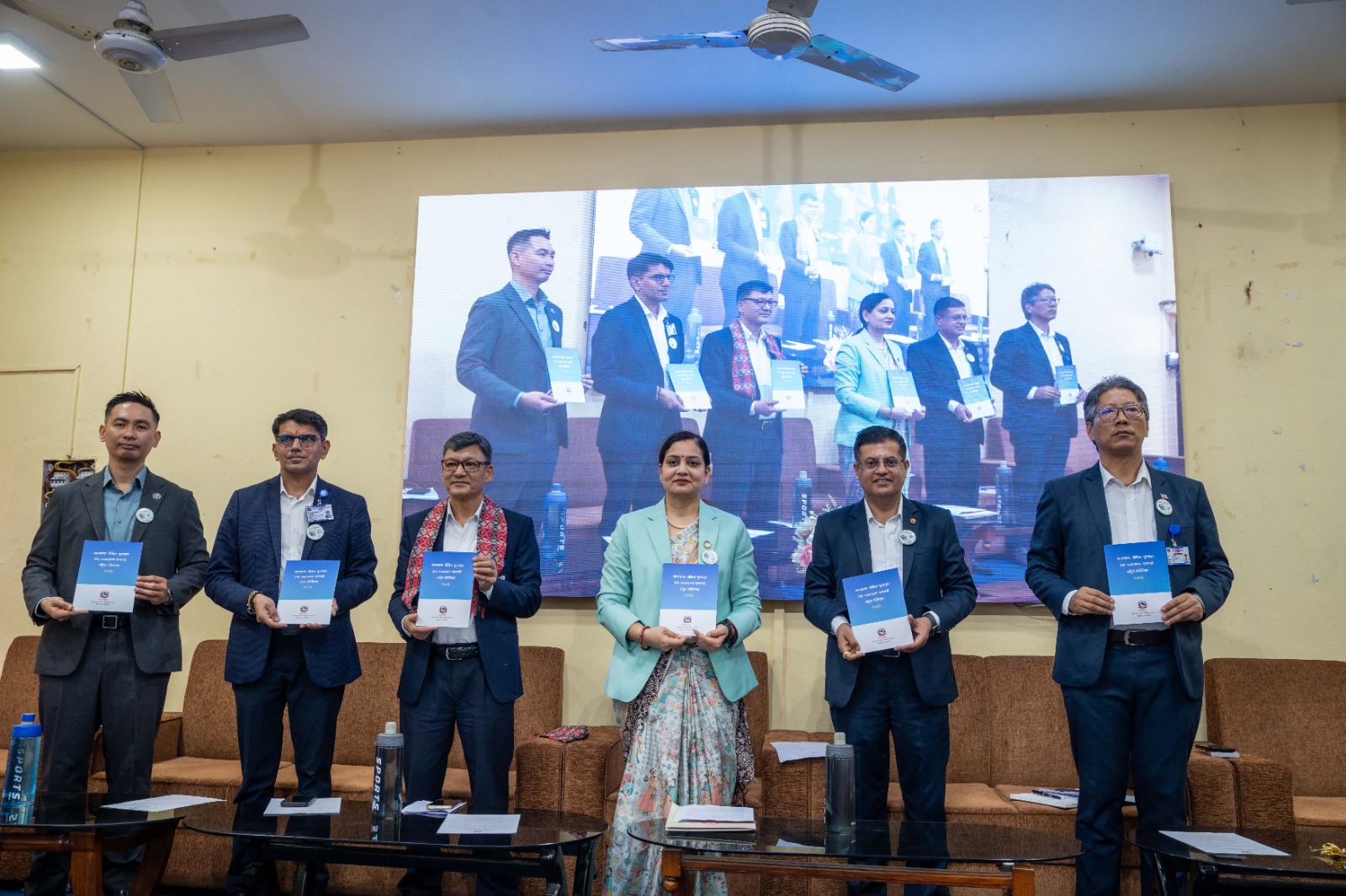 आत्महत्याको जोखिम समयमै पहिचान गरी उपचारमा पहुँच पुर्‍याउन नयाँ राष्ट्रिय निर्देशिका जारी
