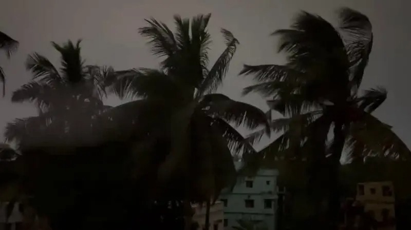 चक्रवाती आँधी ‘अर्नब’ तीव्र भएसँगै ओडिसामा भारी वर्षा, झारखण्डमा ‘येलो अलर्ट’ जारी