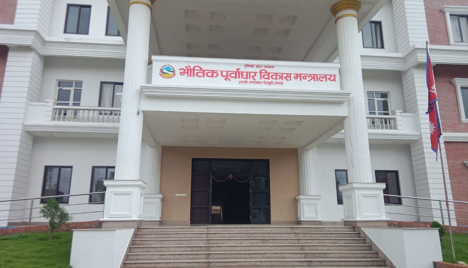 पूर्वाधार निर्माणमा स्वदेशी सामग्री अनिवार्य: सडकमा बिटुमिनको सट्टा कङ्क्रिट र स्थानीय ढुङ्गा प्रयोग गरिने