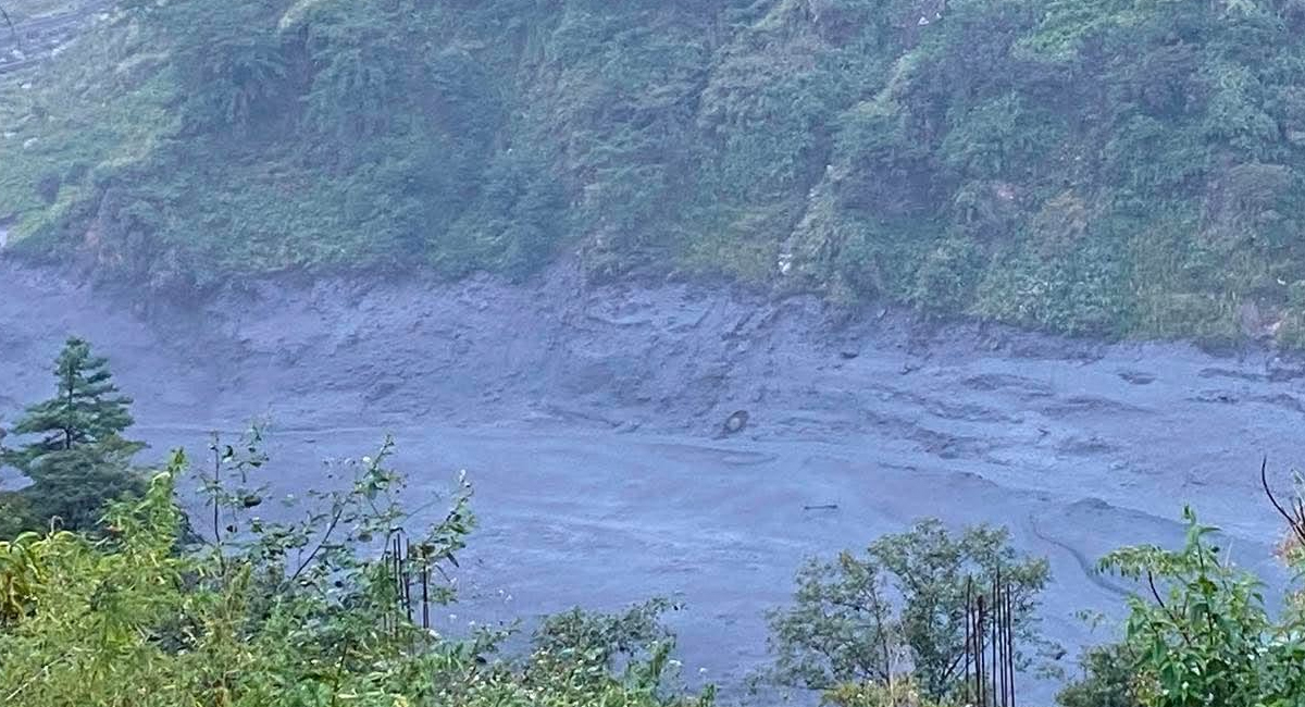 बूढीगण्डकीमा बाढी : सोतीको मोटरेबल पुल बगायो, बजार क्षेत्र डुबानमा