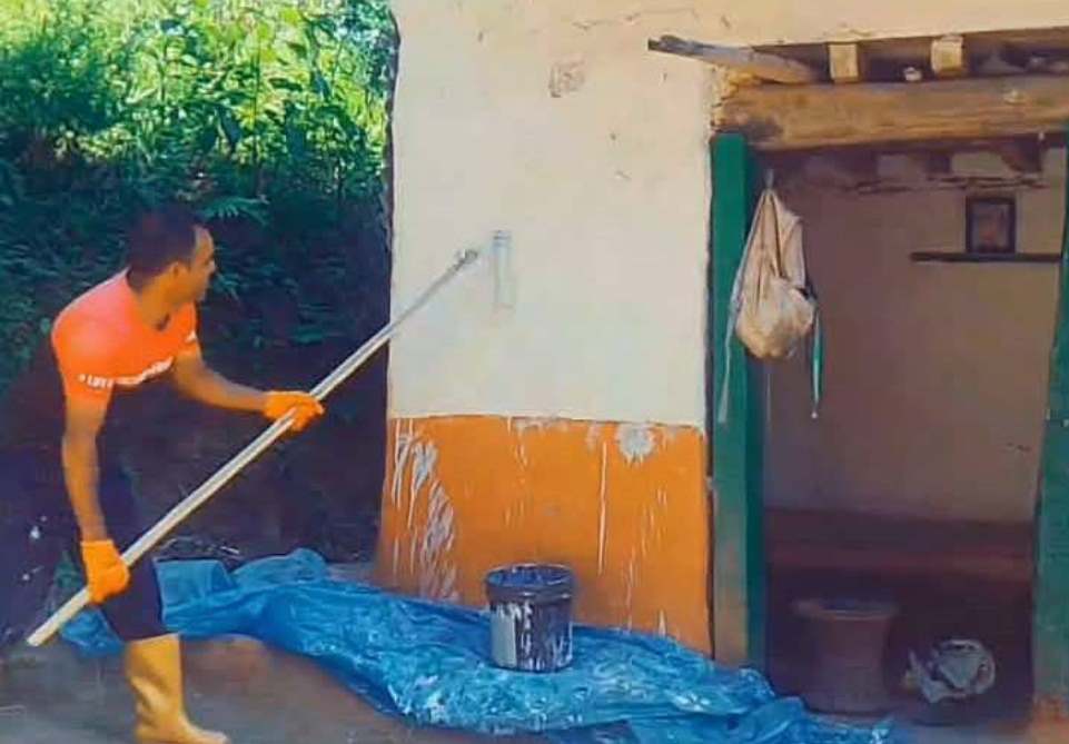भोजपुरमा माटो कमेरोले घर पोत्ने चलन हराउँदै
