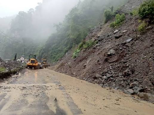 पृथ्वीराजमार्गको अवरोध हटाउन सडक विभाग सक्रिय