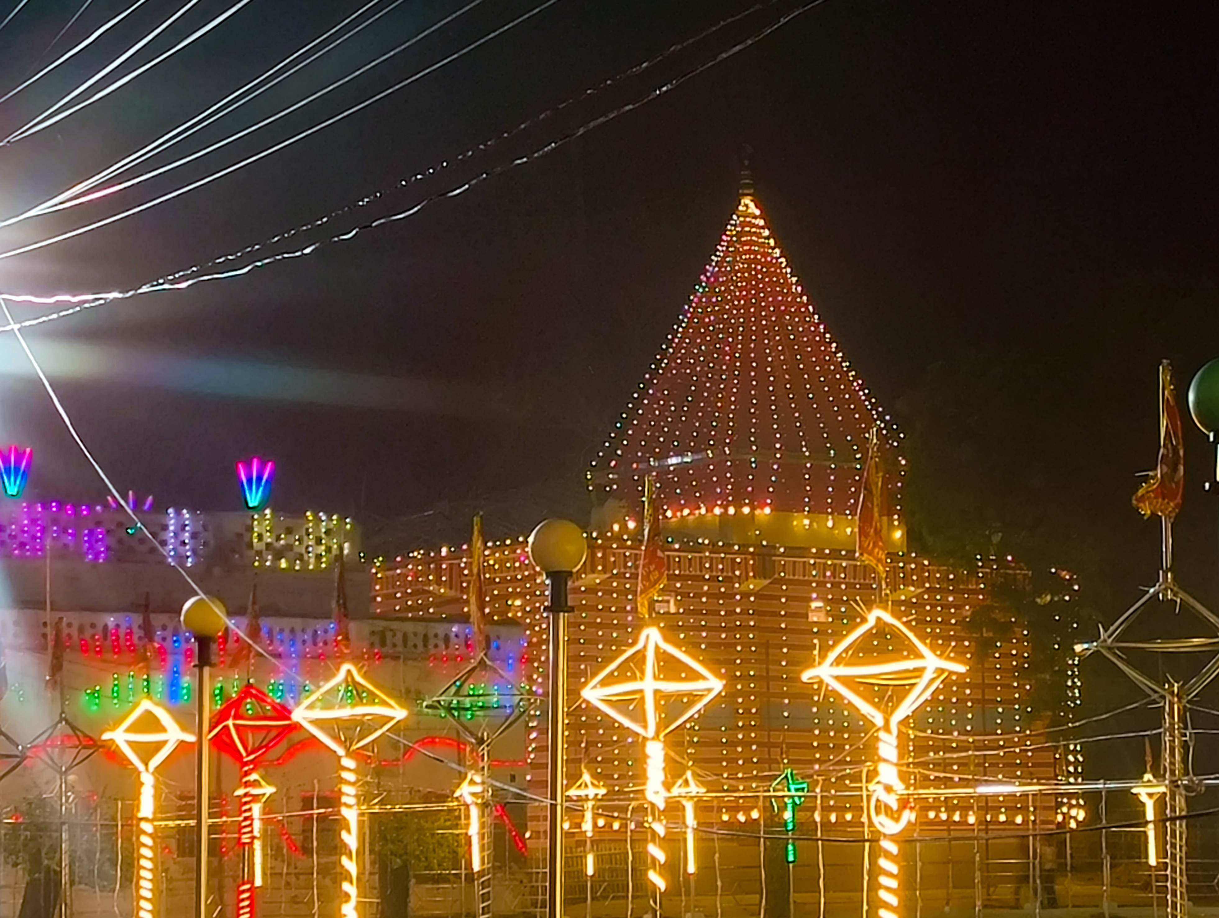 महोत्तरीको मटिहानीमा बडादशैं र दुर्गा पूजाको भव्य तयारी, आकर्षक पण्डाल निर्माण गरिँदै