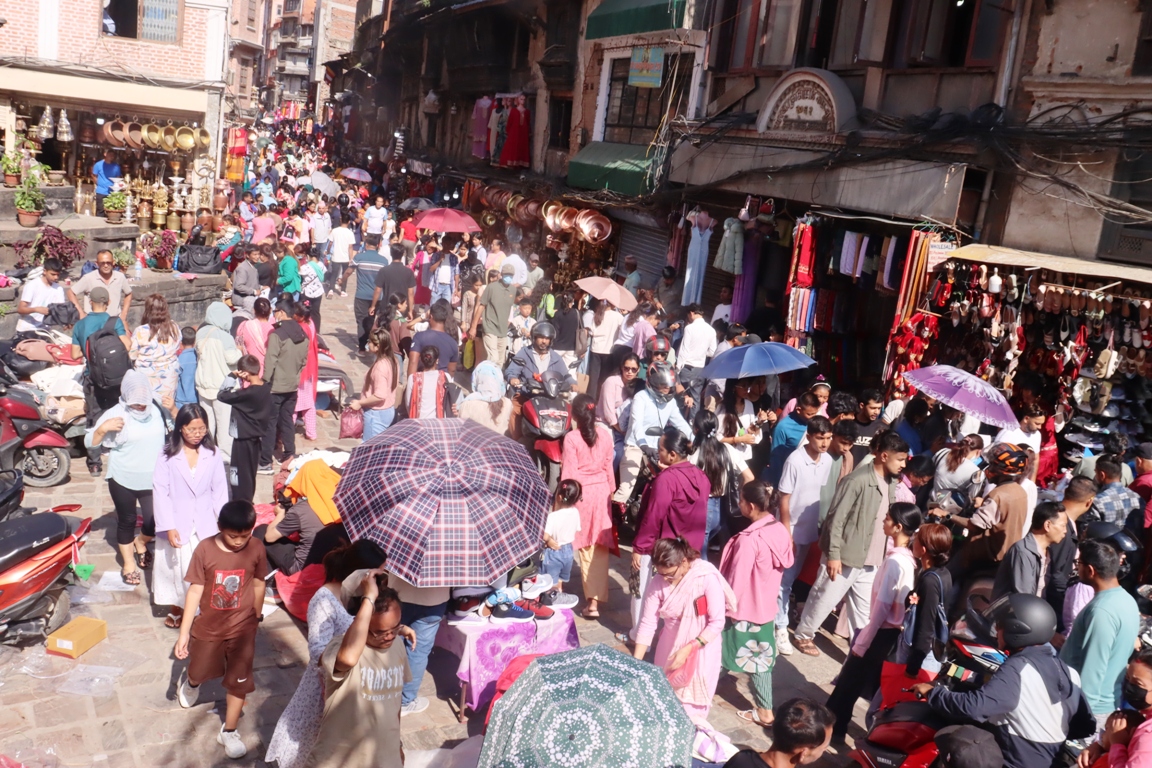 नाका अवरोध र महँगीले दशैं खर्चिलो, बजारमा भीड भए पनि उपभोक्ता मर्कामा