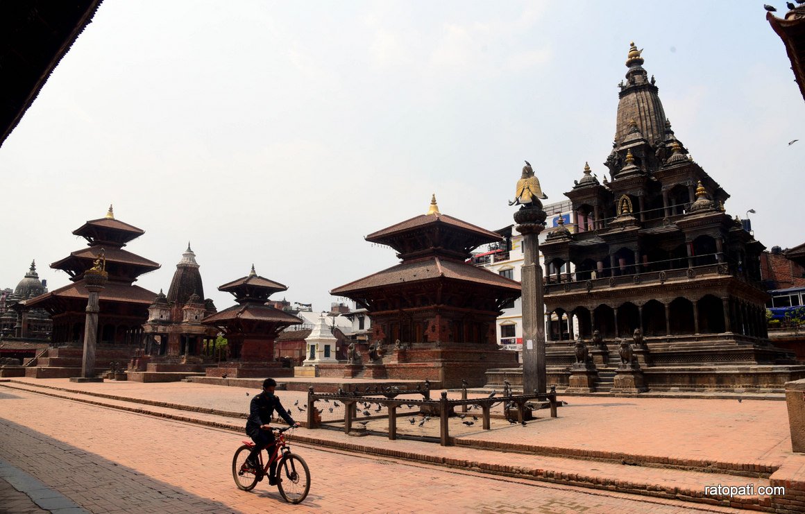 पाटन दरबार सङ्ग्राहलयको मूलचोकमा ठेचो (थेच्व)को नवदुर्गा नाच प्रदर्शन