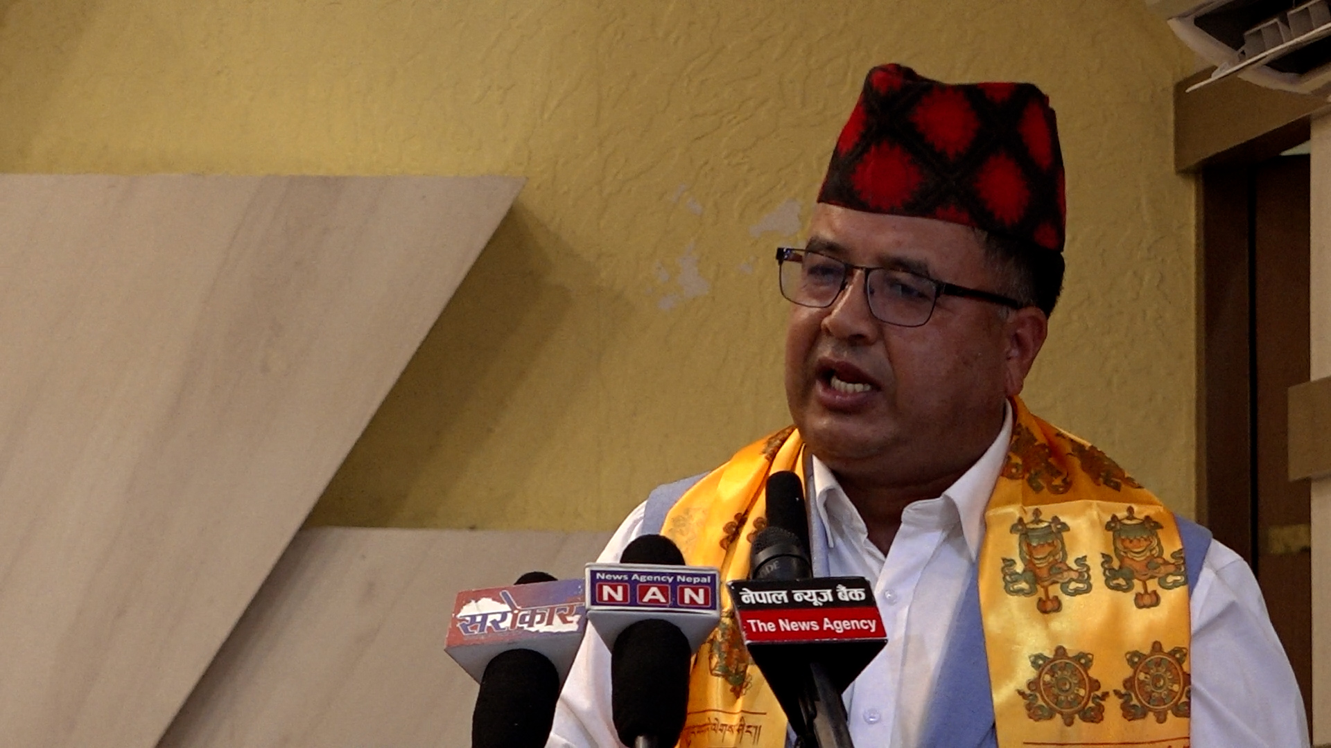 सरकारले इ–बिडिङ खारेज गरेर आफू निकट ठेकेदारलाई ठेक्का दिन खोज्यो : महेश बस्नेत
