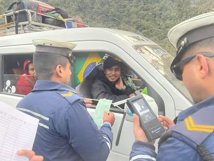 चाडपर्व लक्षित ट्राफिक चेकजाँचमा कडाइ, सडकको अवस्था बुझेर यात्रा गर्न आग्रह