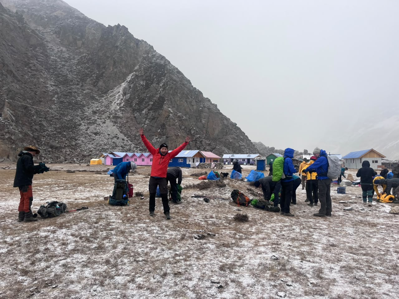 हिमपातका कारण कञ्चनजङ्घा आधारशिविर जाने पर्यटक प्रभावित