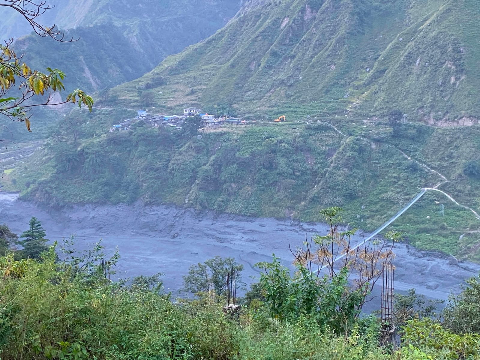 बूढीगण्डकी नदीमा भीषण बाढी: बस्ती, होटल र विद्यालयमा क्षति, तटीय क्षेत्रमा उच्च सतर्कता अपनाउन आग्रह