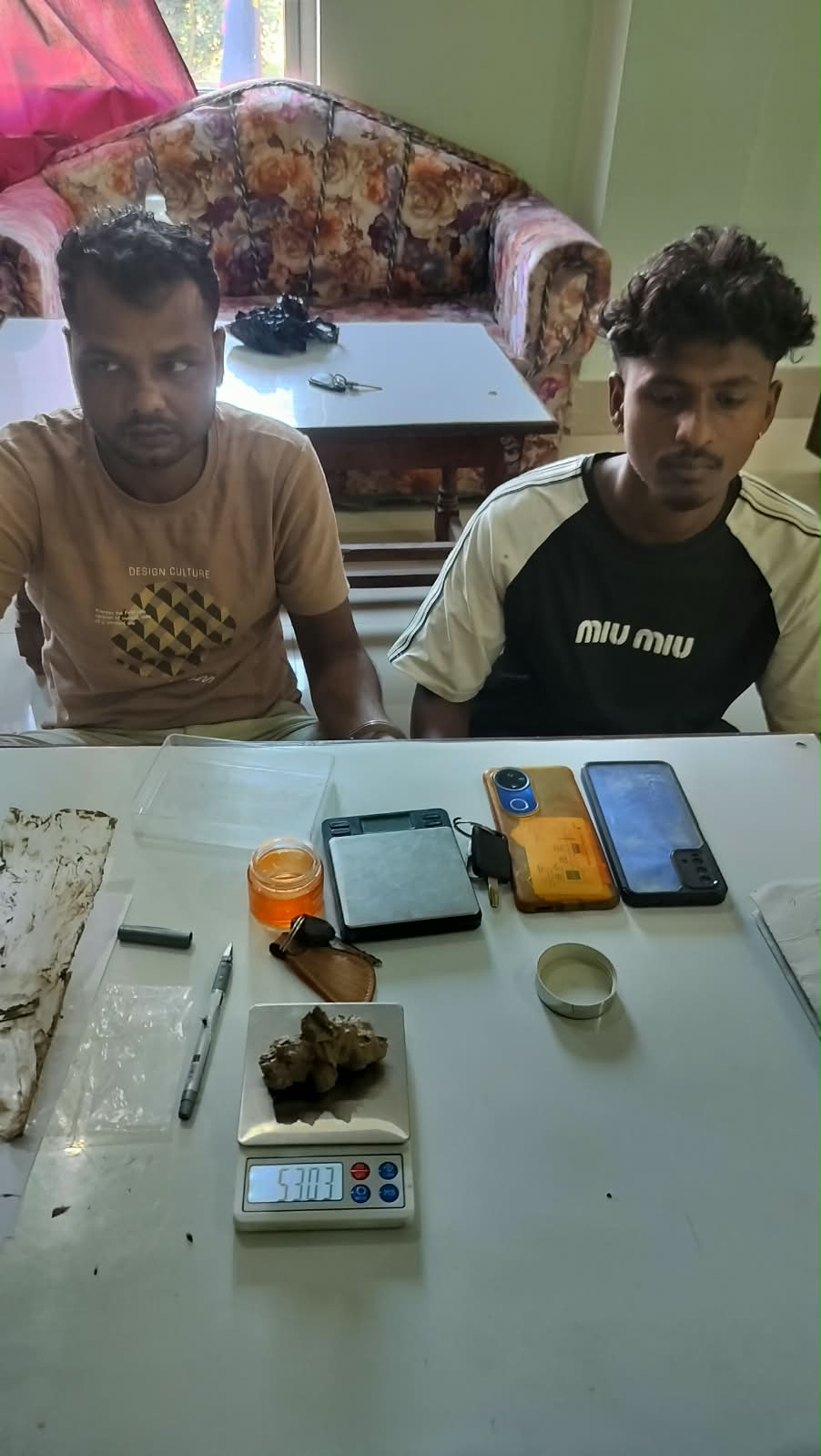 गोलबजारमा खैरो हेरोइनजस्तो पदार्थसहित दुई जना पक्राउ