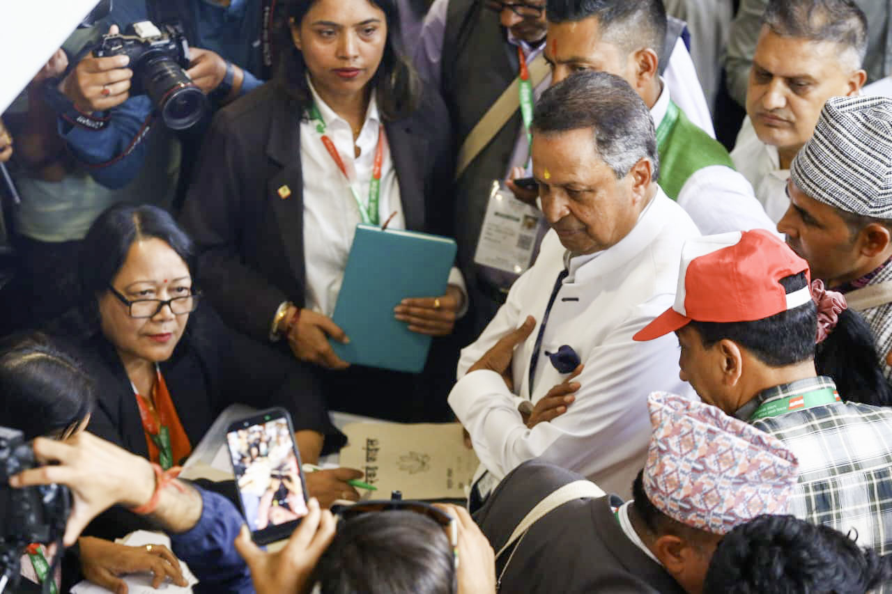 समावेशी समूहबाट कांग्रेस उपसभापतिमा विनोद चौधरीको उम्मेदवारी