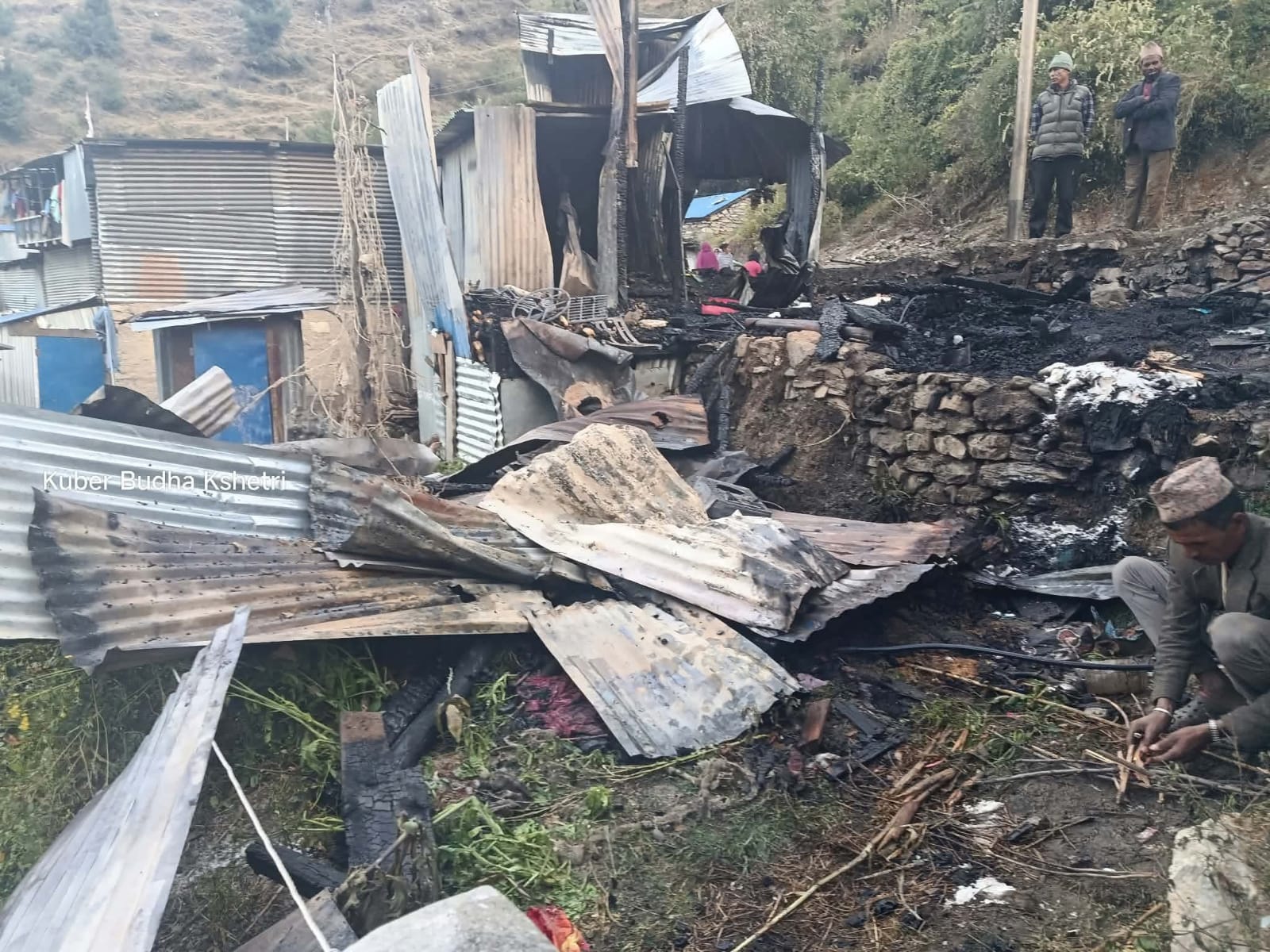 गुको खत्याडमा भीषण आगलागी : किराना र टेलर पसल जलेर नष्ट, करोडौँको धनमाल क्षति