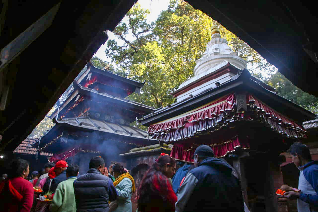 महानवमीमा गोदावरी नौधारामा पूजाआजा गर्ने श्रद्धालुको घुइँचो