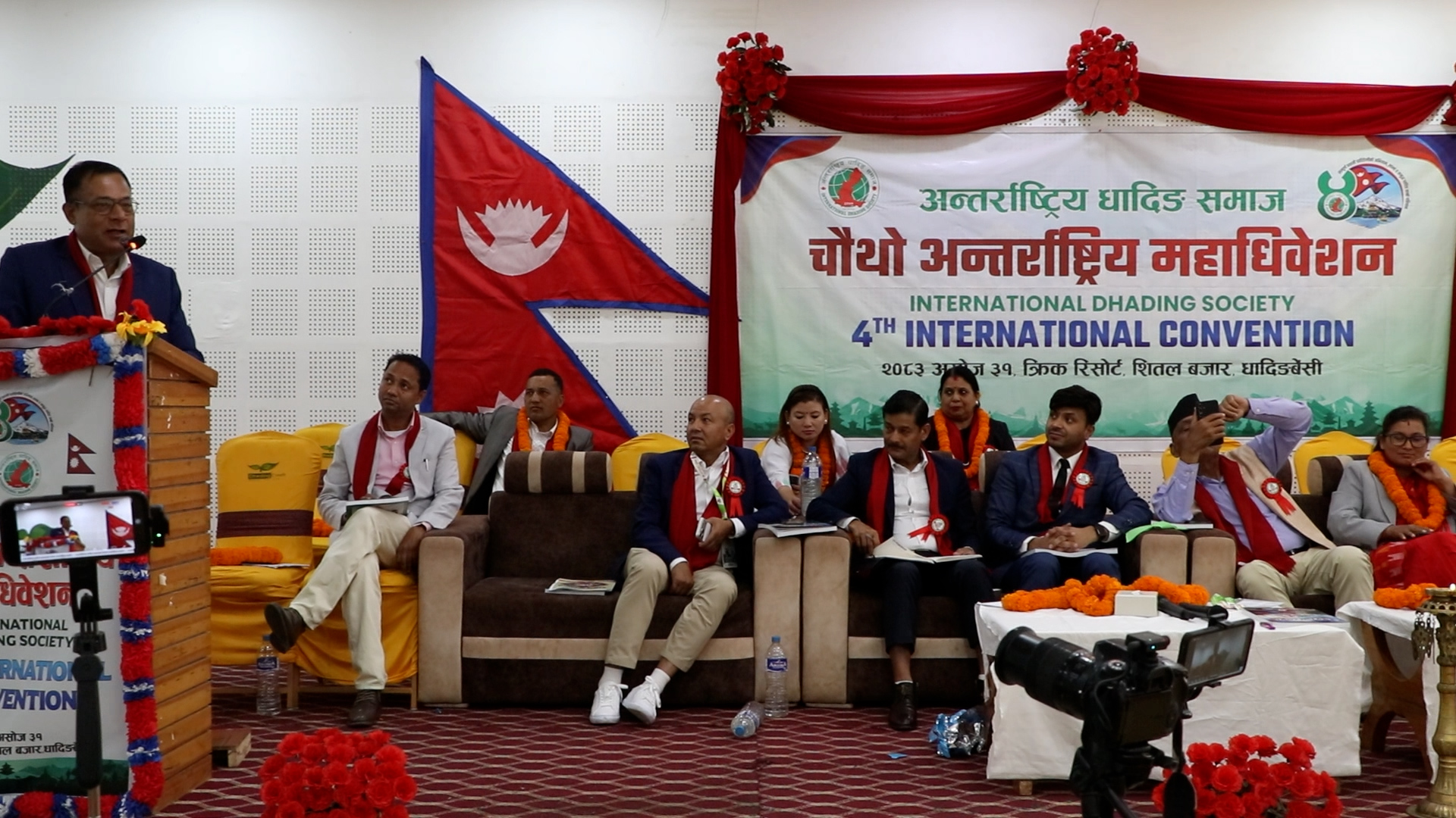 सांसद श्रेष्ठ र मेयर ढुंगानाबीच जुहारी : संघीय र स्थानीय सरकारको जिम्मेवारीबारे कटाक्ष