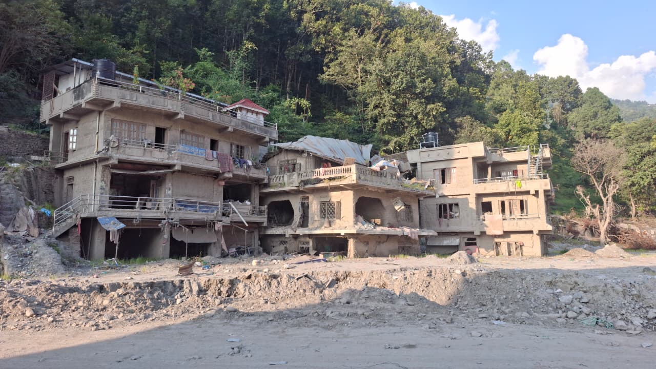 भोटेकोशी बाढीपछिको बेत्रावतीको दयनीय अवस्था: खण्डहर र बगरमा परिणत बजार (तस्बिर)
