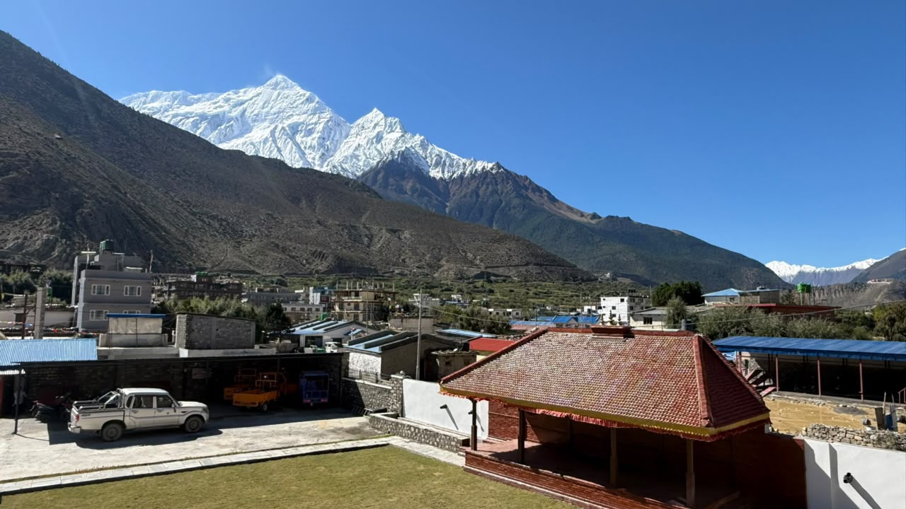 मुस्ताङमा नेवारी फल्चा, ललितपुरमा मुस्ताङको स्याउ